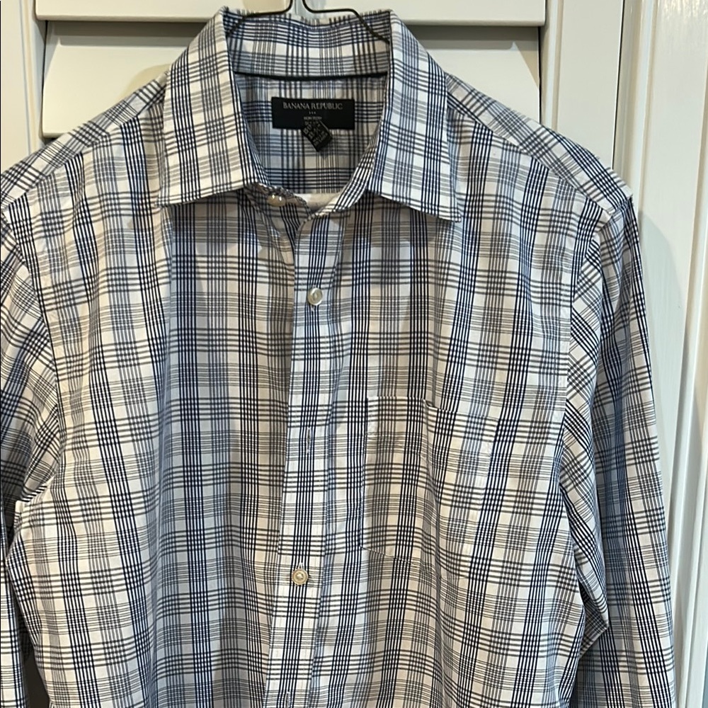 Banana Republic Blue and White Casual Button Down Shirt